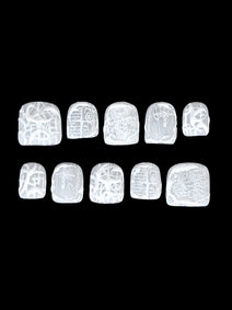 PHANTOM très court — Dix press-on très courts blancs et translucides, sur fond noir