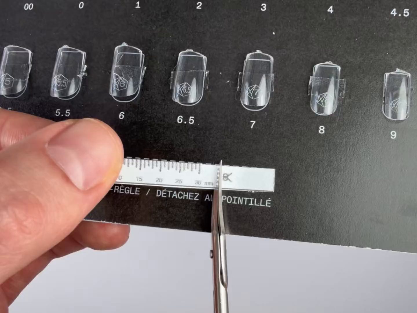 Détachez la mini-règle.